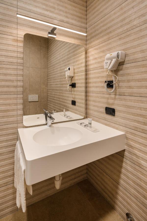 Hotel Cora Carate Brianza Exterior photo